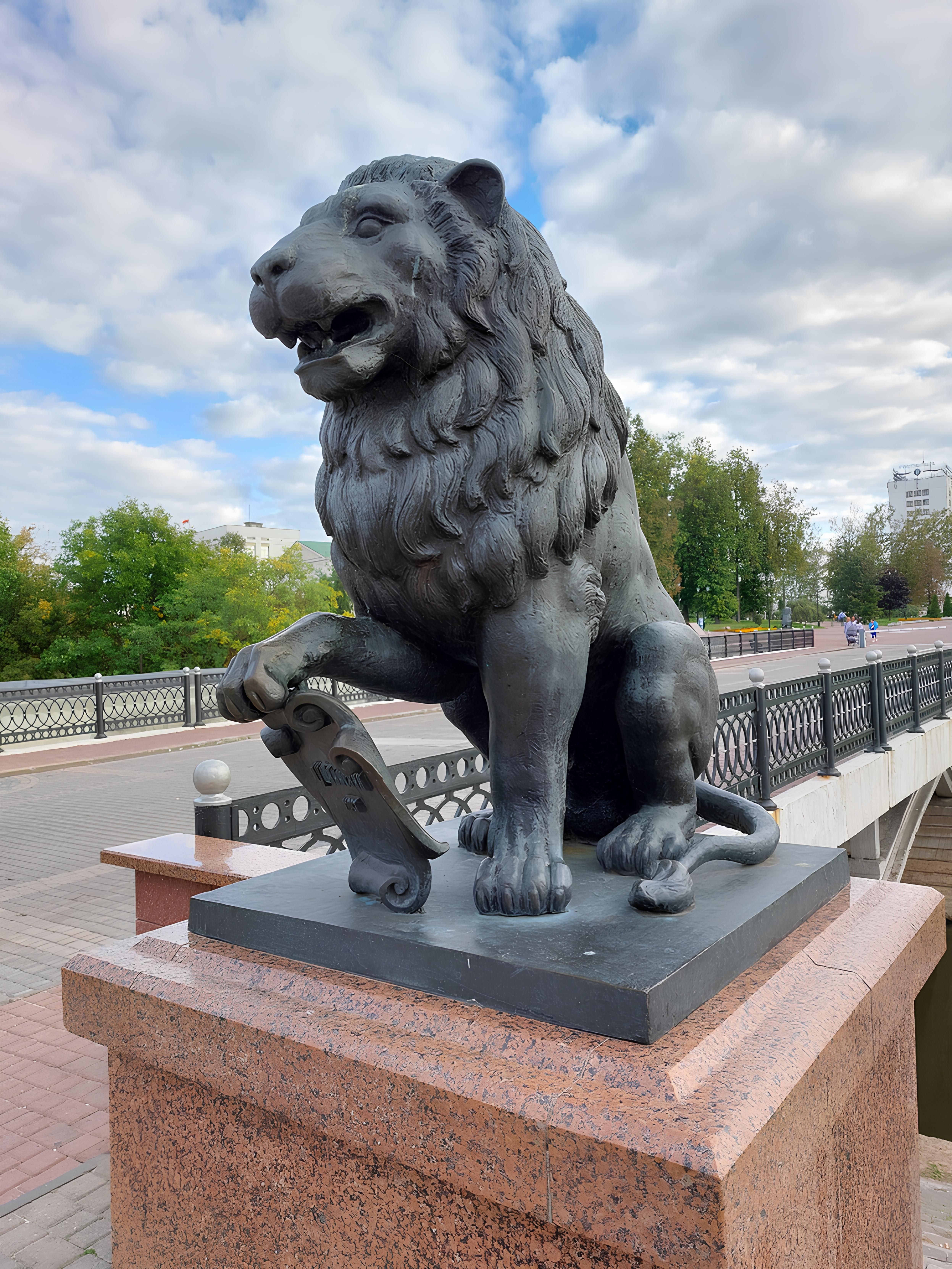 Пушкинский пешеходный мост